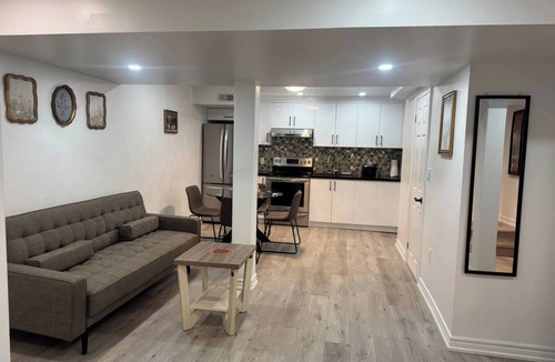Ajax Apartment | Bright & Cozy Basement Apartment
