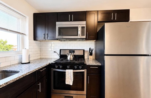 St. Ben's Apartment | Bright & Cozy Chicago 1BR | Near Dining & Transit