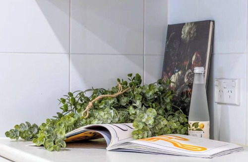 Waterford West House | Bright & Cozy Duplex near Logan Central Comforts