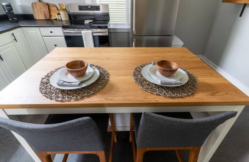 Minor House | Bright & Cozy Home | Walkable, Private Yard + WiFi