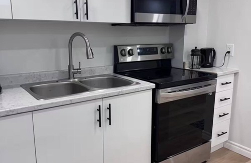 Thorold Apartment | Bright, cozy private Lower Level unit with a separate entrance.
