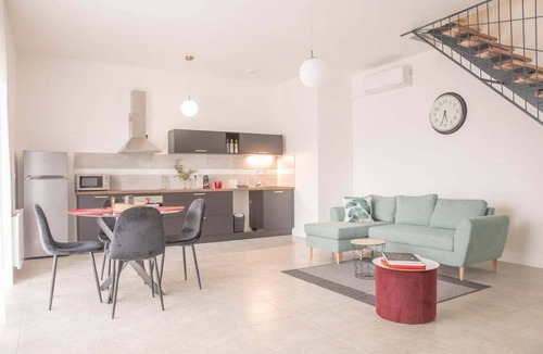 La Ferte-sous-Jouarre Apartment | Bright duplex 108 Ferté-sous-Jouarre