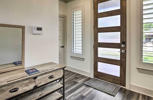 West Dallas House | Bright Dallas Home w/ Private Yard & Grill!