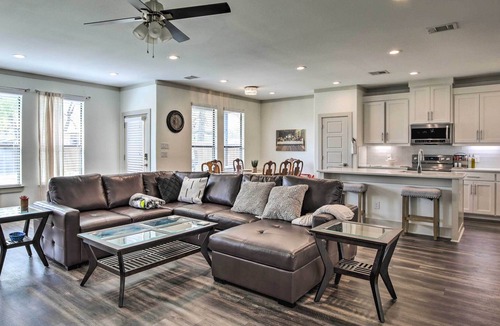 West Dallas House | Bright Dallas Home w/ Private Yard & Grill!