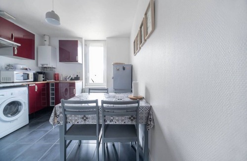 Champ-Capelet Apartment | Bright & decorated apartment, free parking