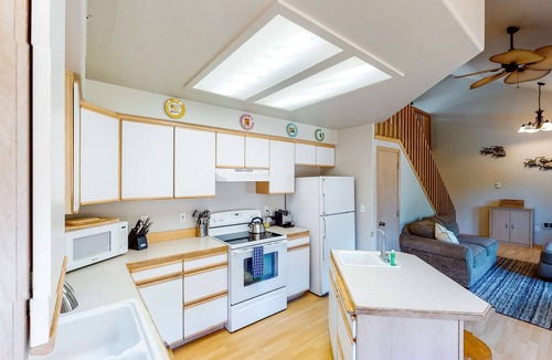 Kiwanda Shores House | Bright dog-friendly home with wrap-around deck just steps from beach