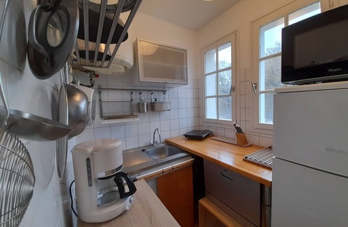 La Roche-Posay Apartment | Bright downtown T2 with Wi-Fi, washing machine and dishwasher