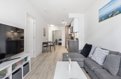 Downtown Toronto Condo | Bright Downtown Retreat near Eaton Centre & Subway