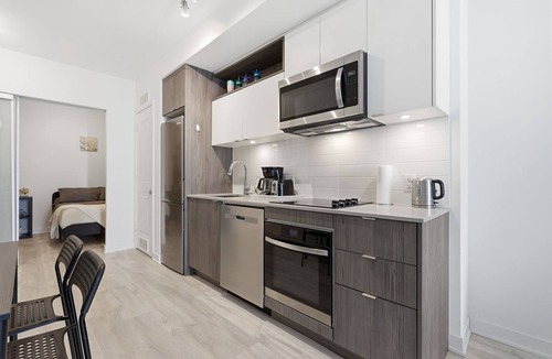 Downtown Toronto Condo | Bright Downtown Retreat near Eaton Centre & Subway