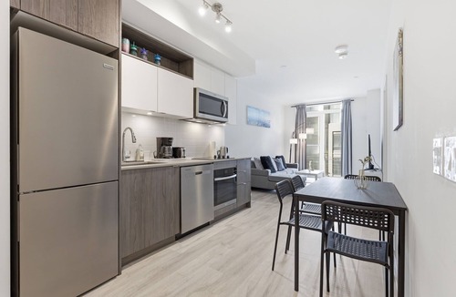 Downtown Toronto Condo | Bright Downtown Retreat near Eaton Centre & Subway
