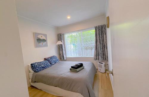 Mount Eden Apartment | Bright Eden Park two bed townhouse private parking
