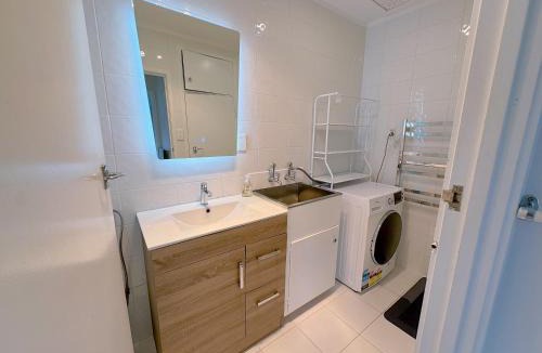 Mount Eden Apartment | Bright Eden Park two bed townhouse private parking