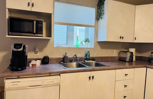 St. John's Apartment | Bright & Elegant, Near YYT