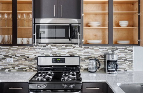 Evanston Apartment | Bright Evanston 1BR w/ Pool & Gym, walk to Northwestern, by Blueground