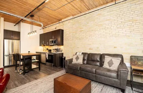 Exchange District Condo | Bright Exchange District Loft | 1 Bed | 1 Bath |