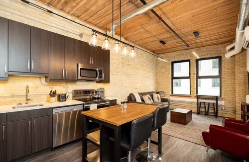 Exchange District Condo | Bright Exchange District Loft | 1 Bed | 1 Bath |