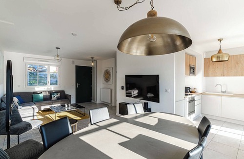 Saint-Arnoult Apartment | Bright family home near Deauville