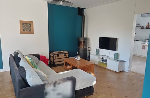 Saint-Marc-sur-Mer House | Bright family home 200m from Trébezy beach and GR30, sleeps 8