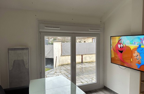 Argenteuil House | Bright family home