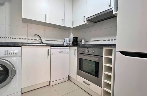 Coveta Fuma Apartment | Bright flat 50m from the beach with swimming pool and car park