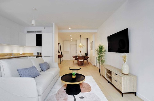 Arts-et-Metiers Apartment | Bright Flat in Central Le Marais with 2 Bedrooms and central AC