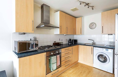 Whitechapel Apartment | Bright Flat in Historic Whitechapel