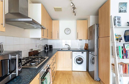 Whitechapel Apartment | Bright Flat in Historic Whitechapel
