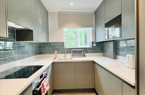 Dudden Hill Apartment | Bright Flat near Neasden Station