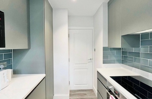 Dudden Hill Apartment | Bright Flat near Neasden Station