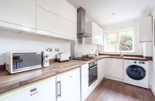 West Ealing Apartment | Bright Flat near West Ealing