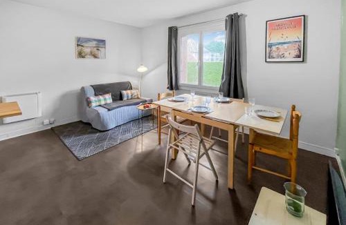 Merville-Franceville-Plage Apartment | Bright apartment - near the beach