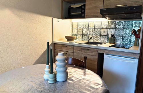 Les Bains de la Preste Condo | Bright studio with patio and mountain views