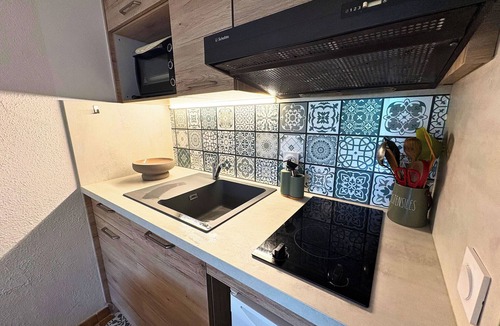 Les Bains de la Preste Condo | Bright studio with patio and mountain views