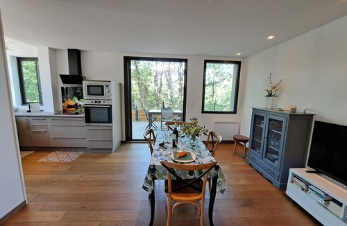 Saint-Paulet-de-Caisson House | Bright accommodation in the woods with terrace