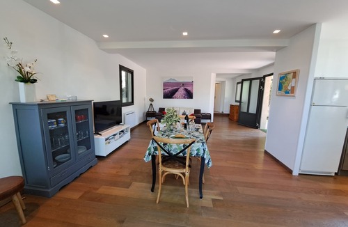 Saint-Paulet-de-Caisson House | Bright accommodation in the woods with terrace