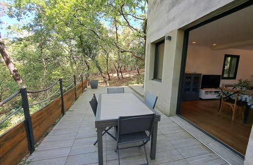 Saint-Paulet-de-Caisson House | Bright accommodation in the woods with terrace