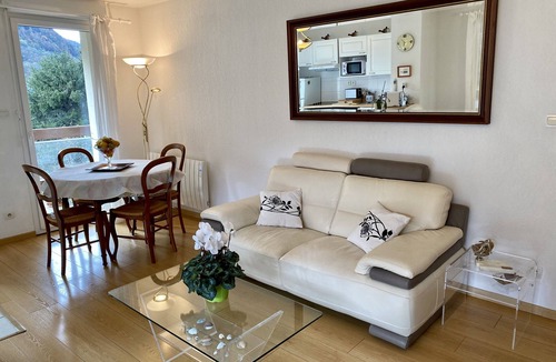 Saint-Mamet Apartment | Bright, fully-equipped apartment