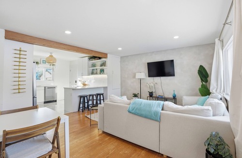 Saskatoon House | Bright & Fully Renovated Retreat