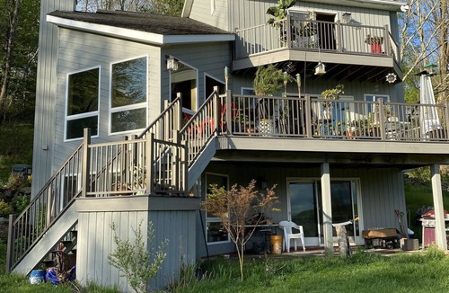 Jeffersonville House | Bright, fun, feature-filled Catskills getaway