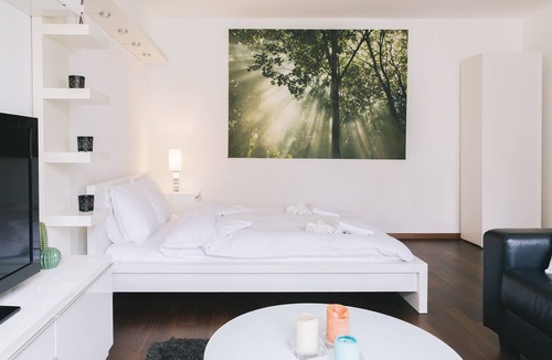 Wipkingen Apartment | Bright furnished apartment with POCKET WIFI