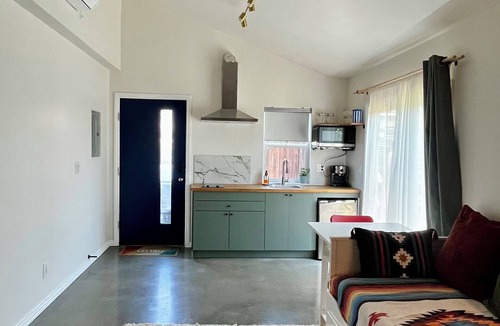 Leimert Park Apartment | Bright furnished studio near USC