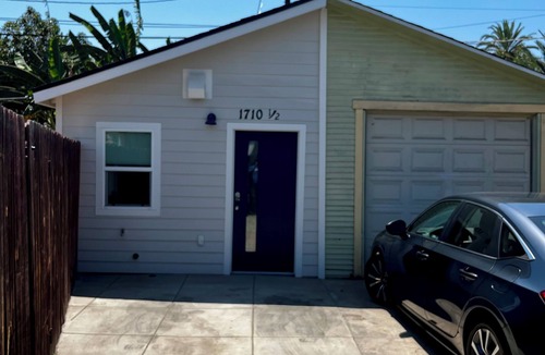 Leimert Park Apartment | Bright furnished studio near USC
