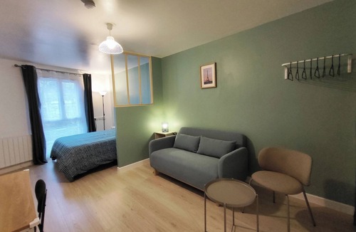 Noisy-le-Grand Apartment | "Bright Getaway in the City Center, 20 Min to Disneyland and Paris by RER"