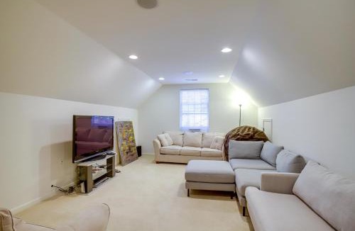 Captain's Cove House | Bright Greenbackville Vacation Home w/Game Room