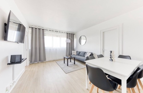 Noyer Renard Apartment | Bright haven in Athis-Mons - near Orly