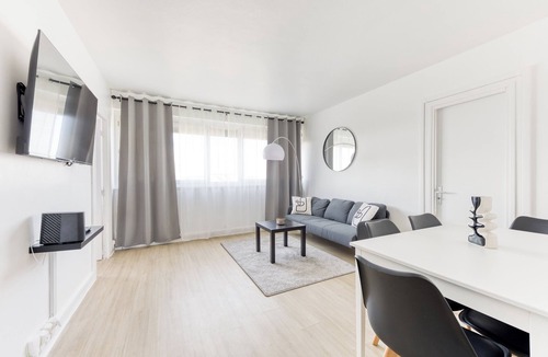 Noyer Renard Apartment | Bright haven in Athis-Mons - near Orly