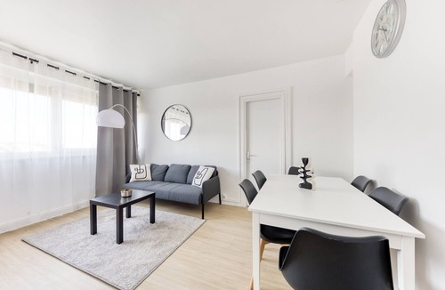 Noyer Renard Apartment | Bright haven in Athis-Mons - near Orly