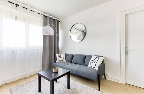 Noyer Renard Apartment | Bright haven in Athis-Mons - near Orly