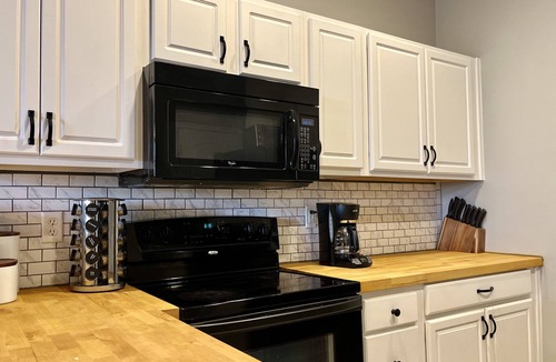 Kettering Condo | Bright Haven - peaceful & cozy