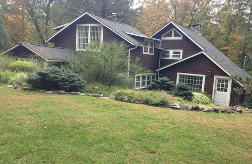 Woodstock House | Bright, historic Woodstock home close to town